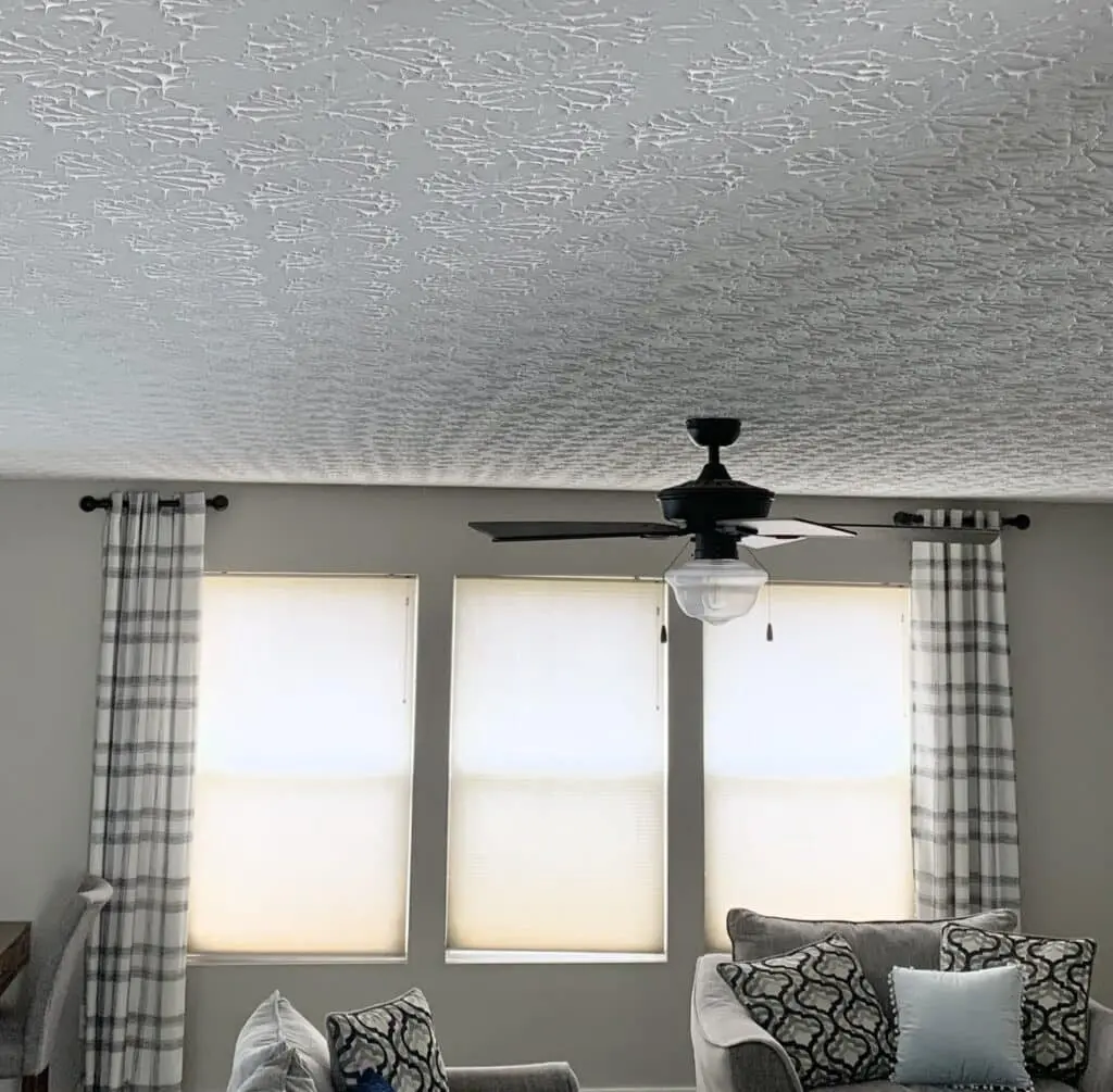 Popcorn ceiling in a living room