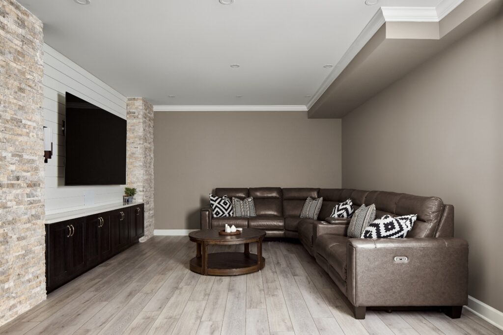 Room with wall-mounted television and sectional